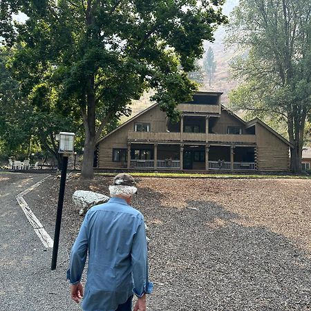 The Community At Riggins Hot Springs Hotel Exterior photo